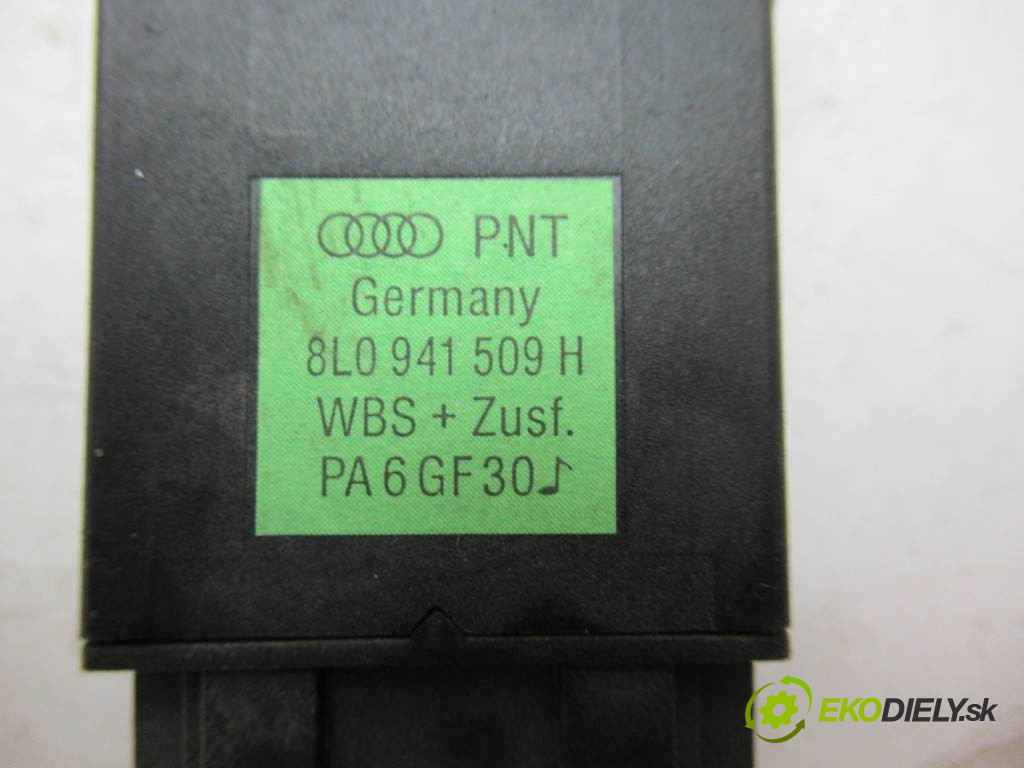 Audi A3 8L       0  spínač světel nouzových 8L0941509H