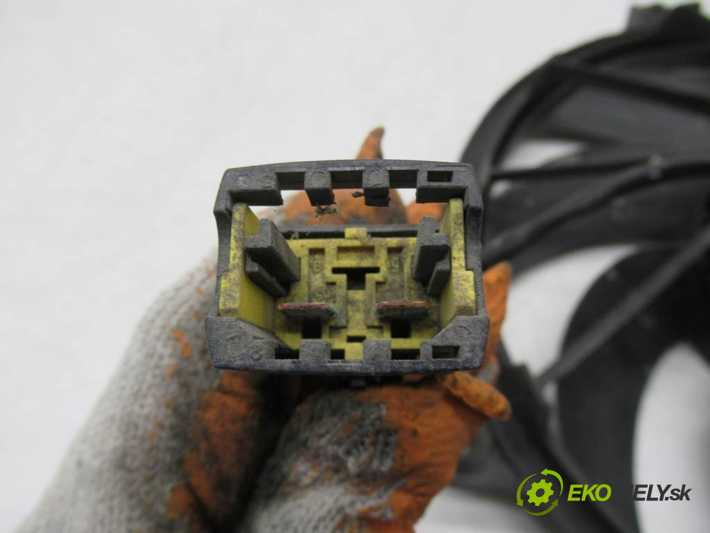 Peugeot 206       0  ventilátor chladiča