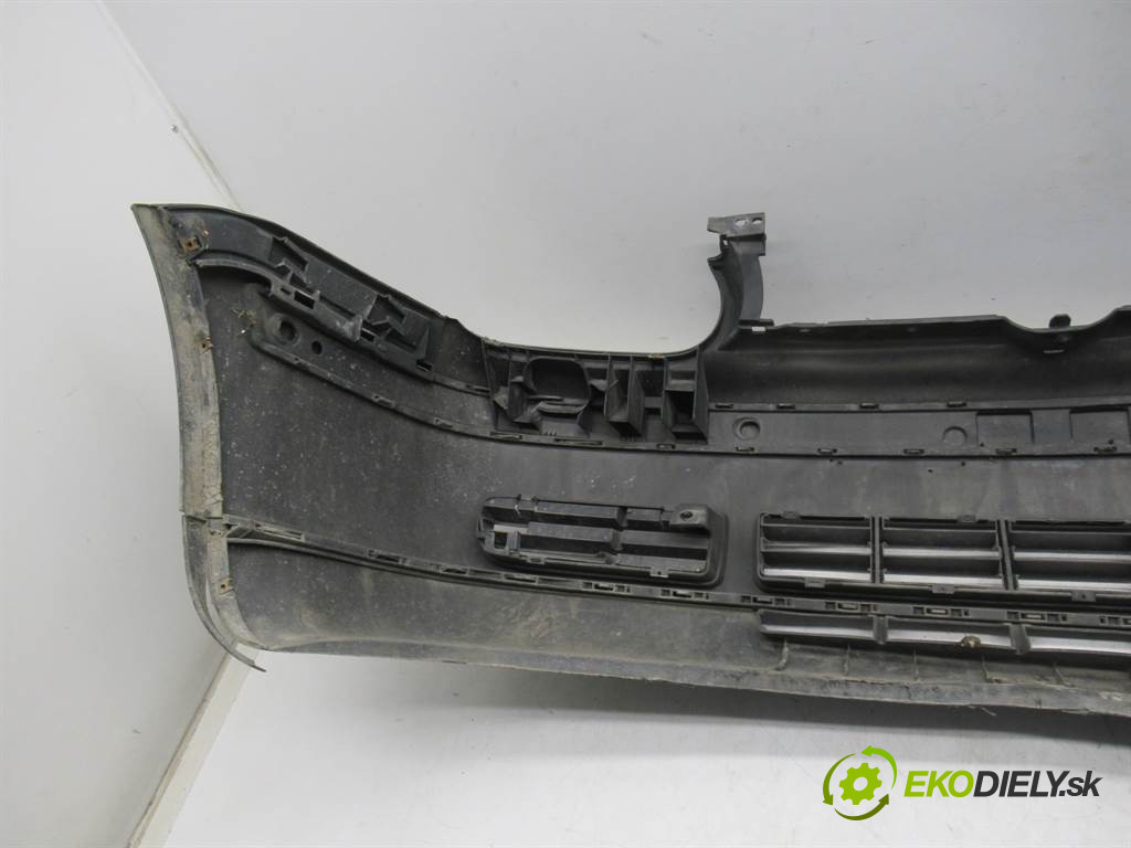 Volkswagen Golf IV       0  nárazník predný