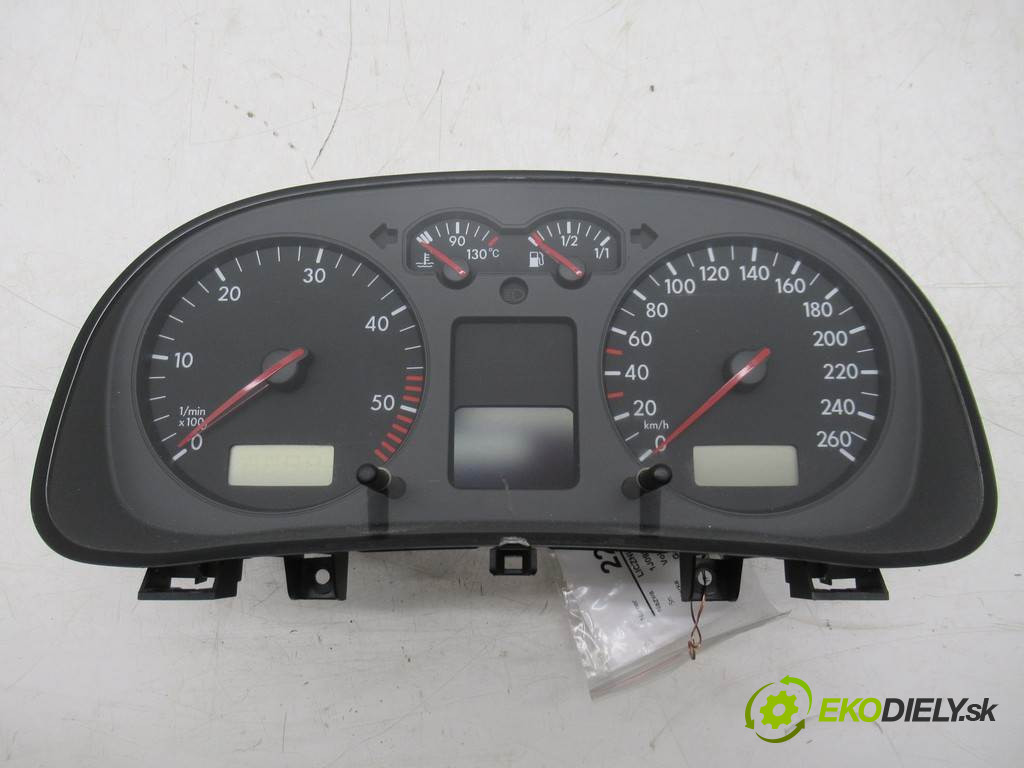 Volkswagen Golf IV       0  prístrojovka 1J0920825C