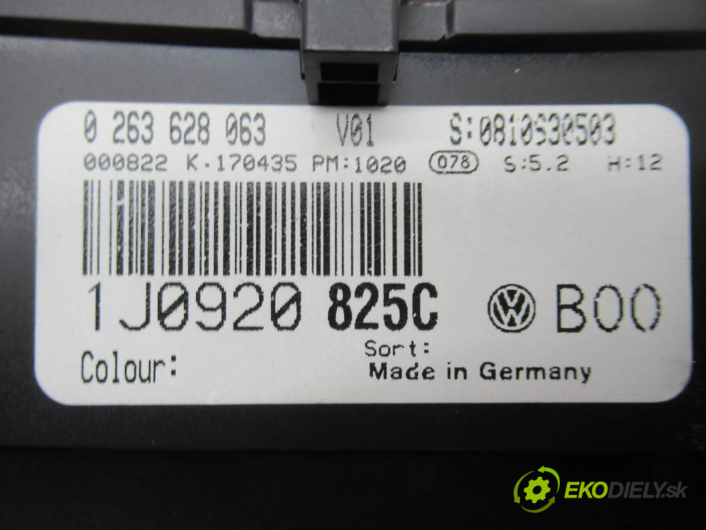 Volkswagen Golf IV       0  prístrojovka 1J0920825C