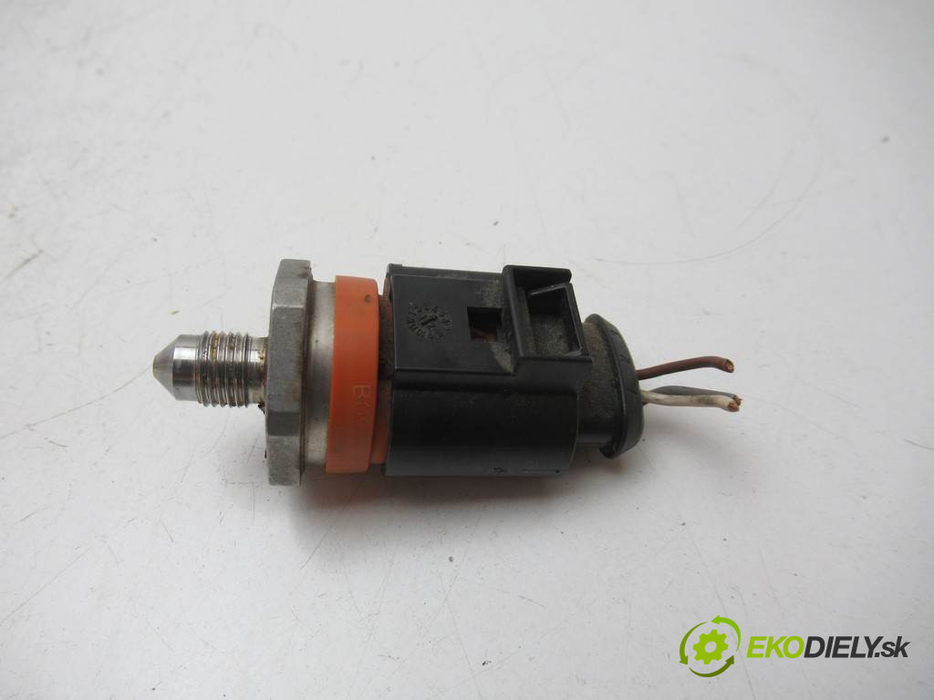Volkswagen Jetta VI       0  snímač tlaku paliva 0261545051