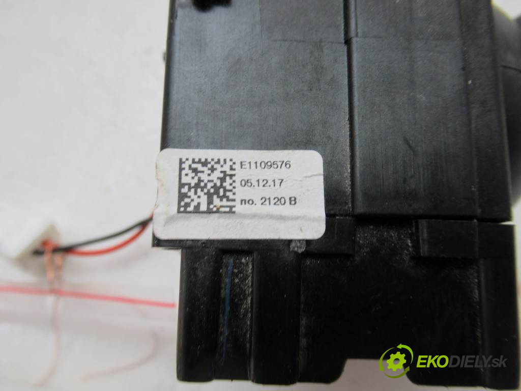 Dacia Duster I LIFT       0  prepínač smeroviek E1109576