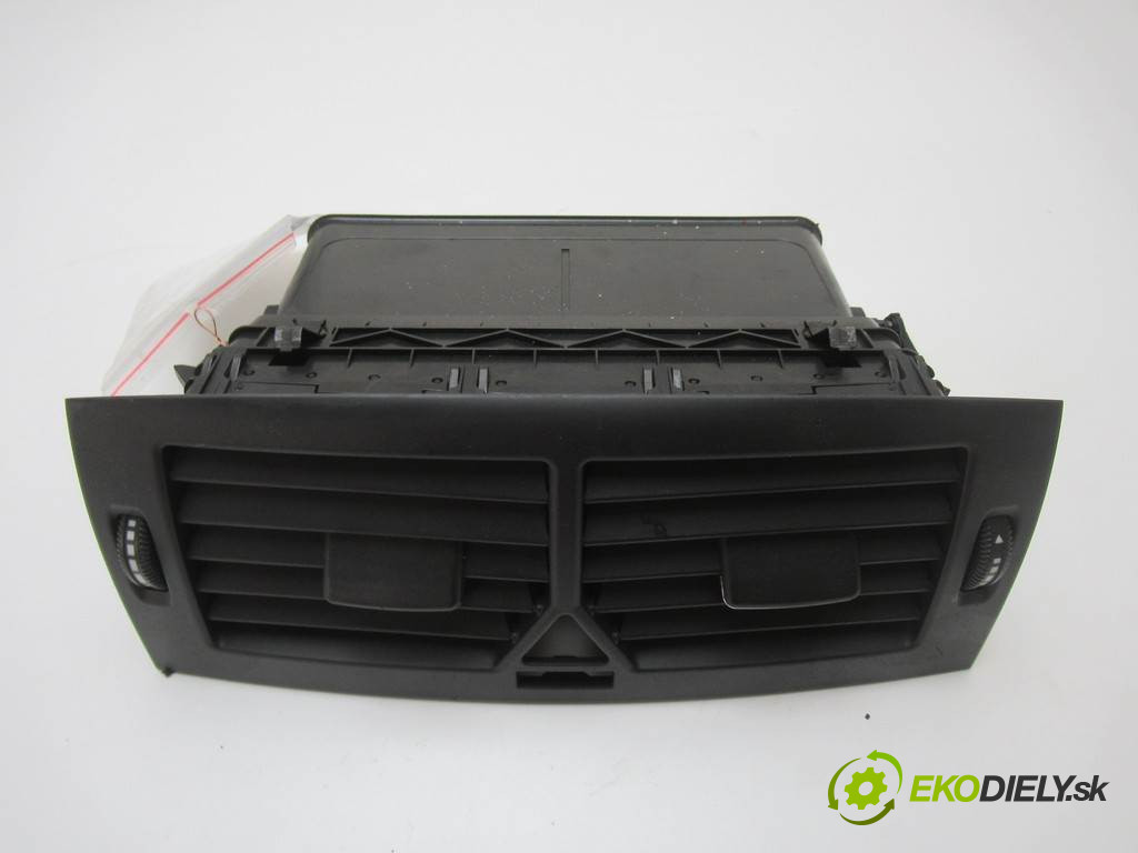 Mercedes-Benz B W245       0  mriežky kúrenia stredna 1698301254