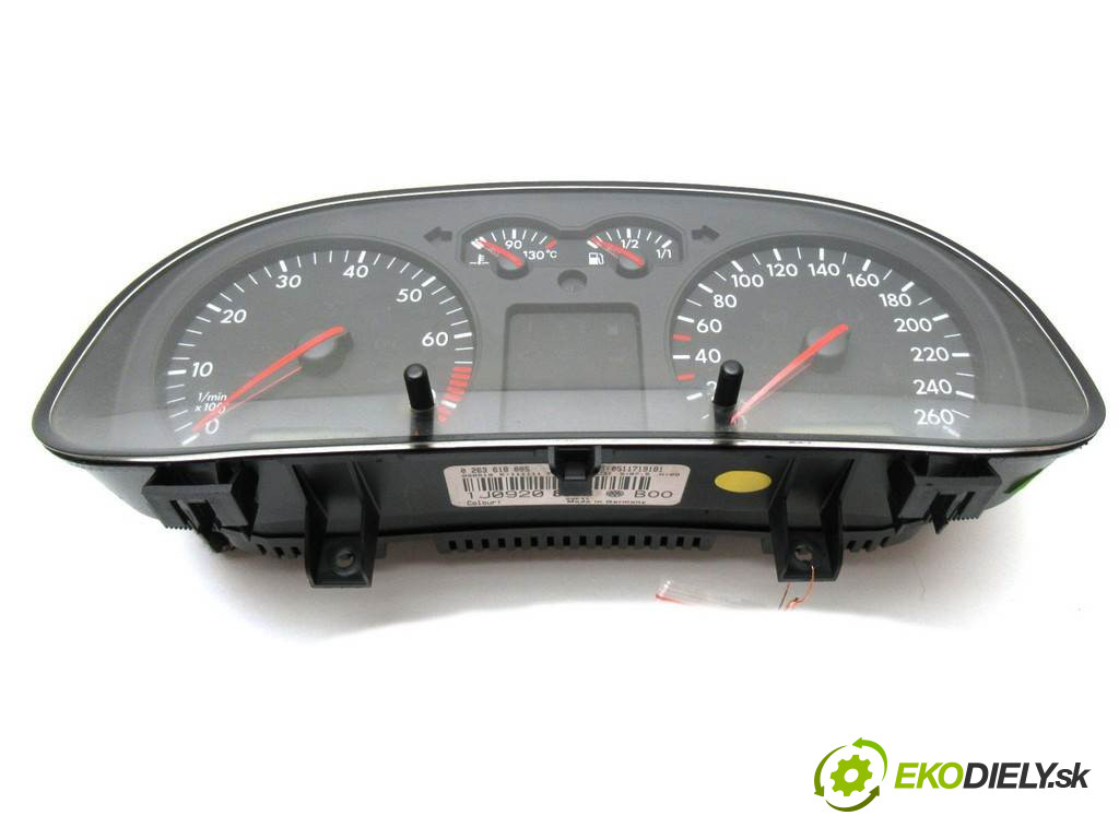 Volkswagen Golf IV       0  prístrojovka 1J0920801B