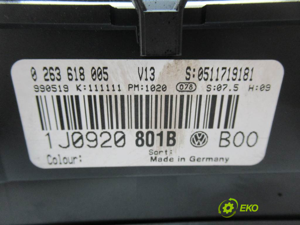 Volkswagen Golf IV       0  prístrojovka 1J0920801B