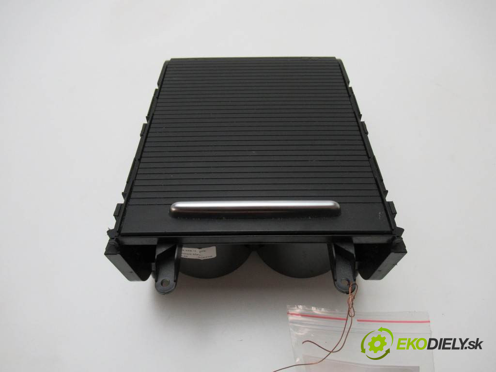 Volkswagen Passat B7       0  držiak na nápoje 3C0858329H