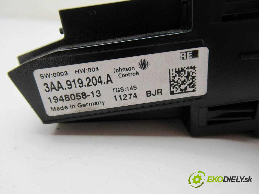 Volkswagen Passat B7       0  displej 3AA919204A