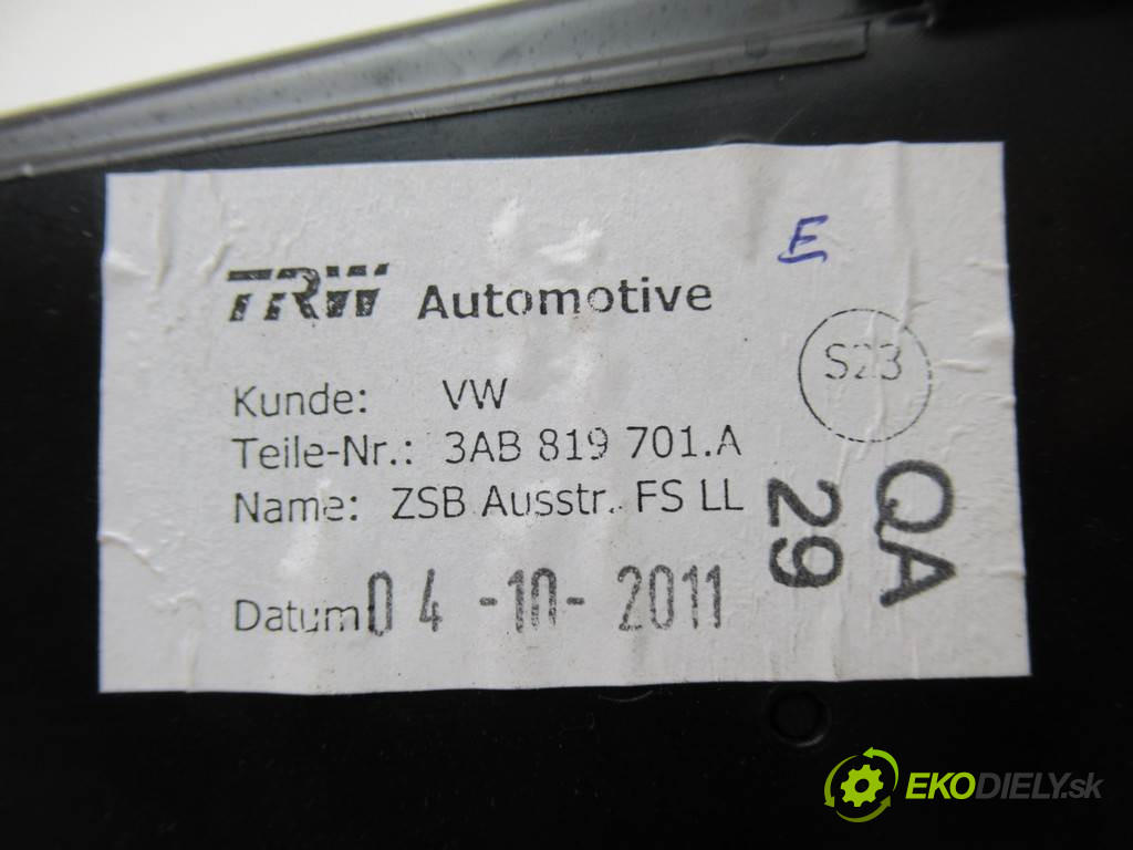 Volkswagen Passat B7       0  mriežky kúrenia ľavá strana 3AB819701A