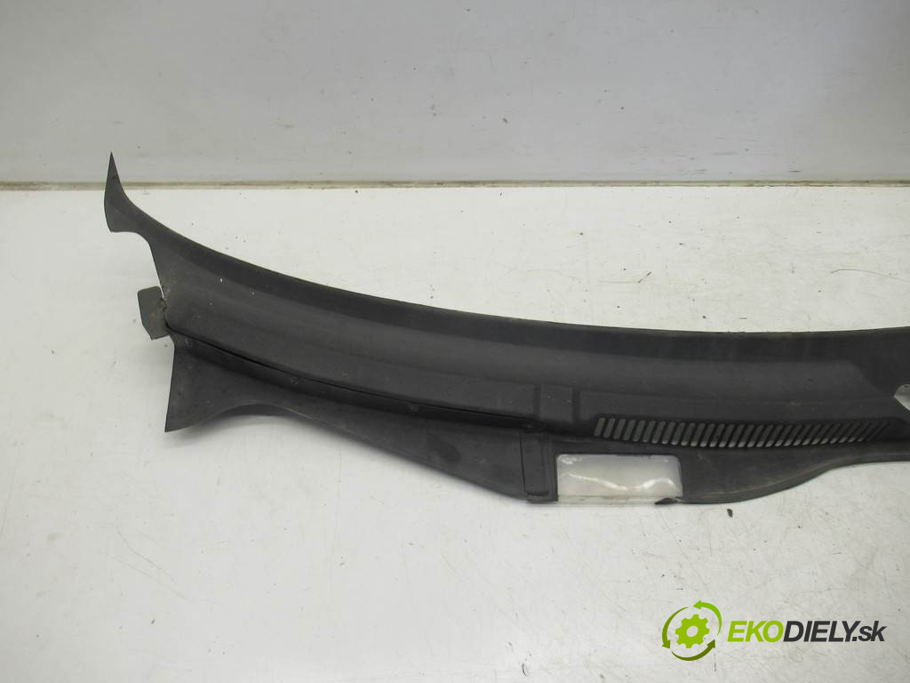 Volkswagen Golf IV       0  torpédo plast pod čelní okno