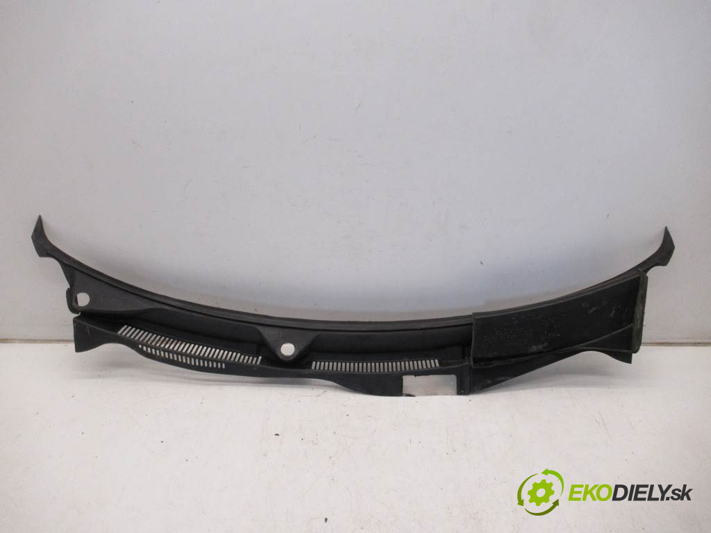 Volkswagen Golf IV       0  torpédo plast pod čelní okno