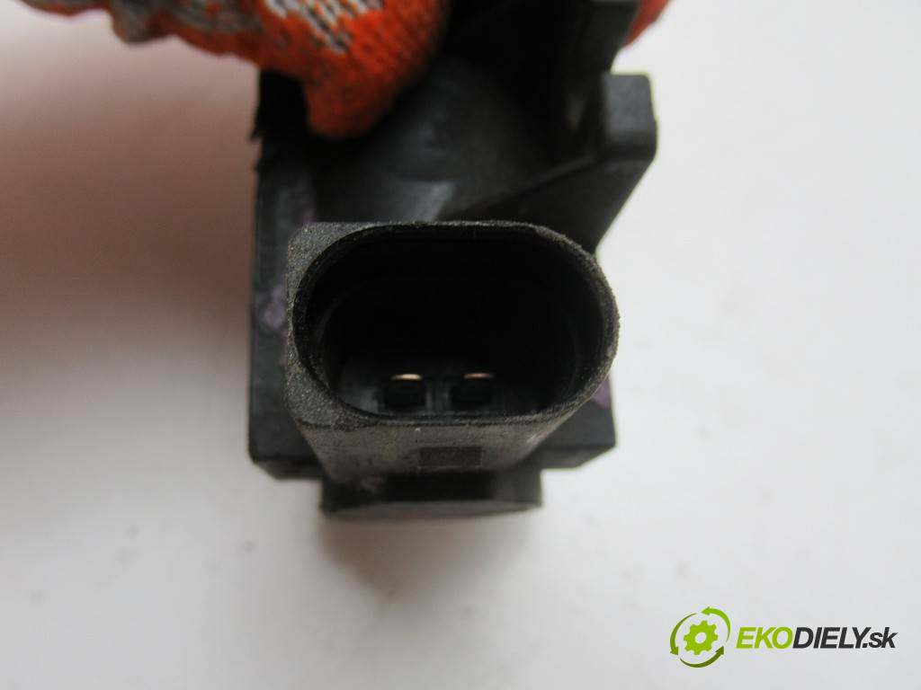 Volkswagen Passat B5 FL       0  ventil tlaku 1K0906627A