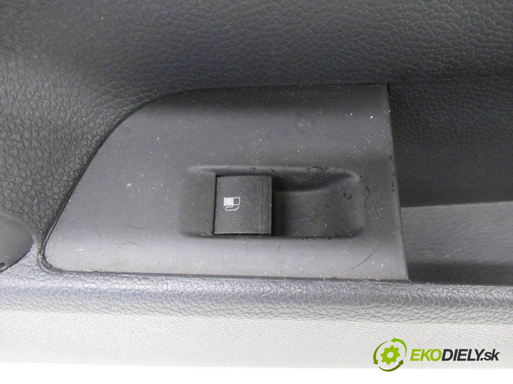 Volkswagen Golf V       0  čalúnenie dvere predný ľavy tapacír