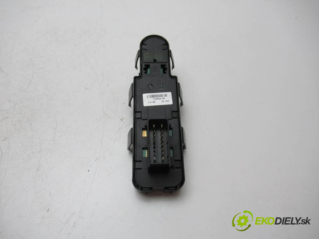 Peugeot 207       0  přepínač oken 9654859177