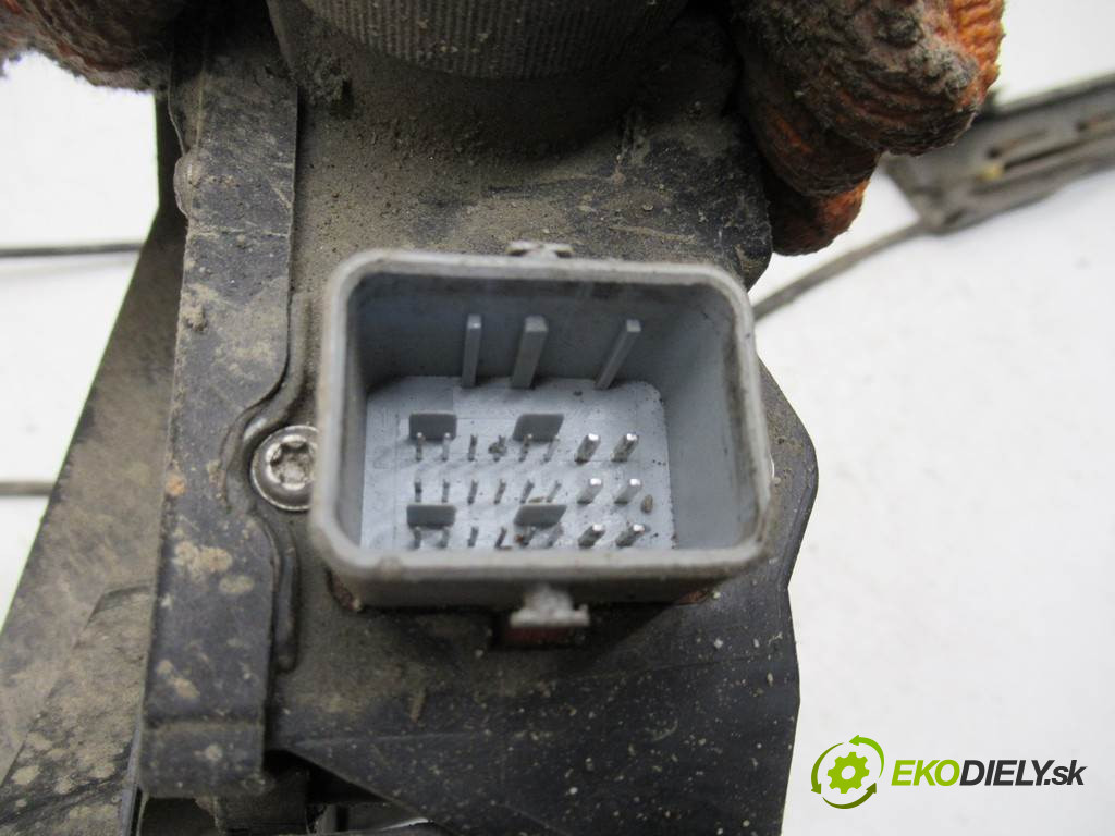 Renault Scenic II       0  brzda ruční elektrický 8200418647