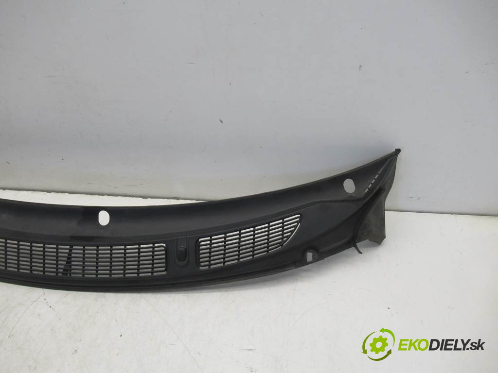 Skoda Fabia II       0  torpédo plast pod čelní okno 5J1819403A