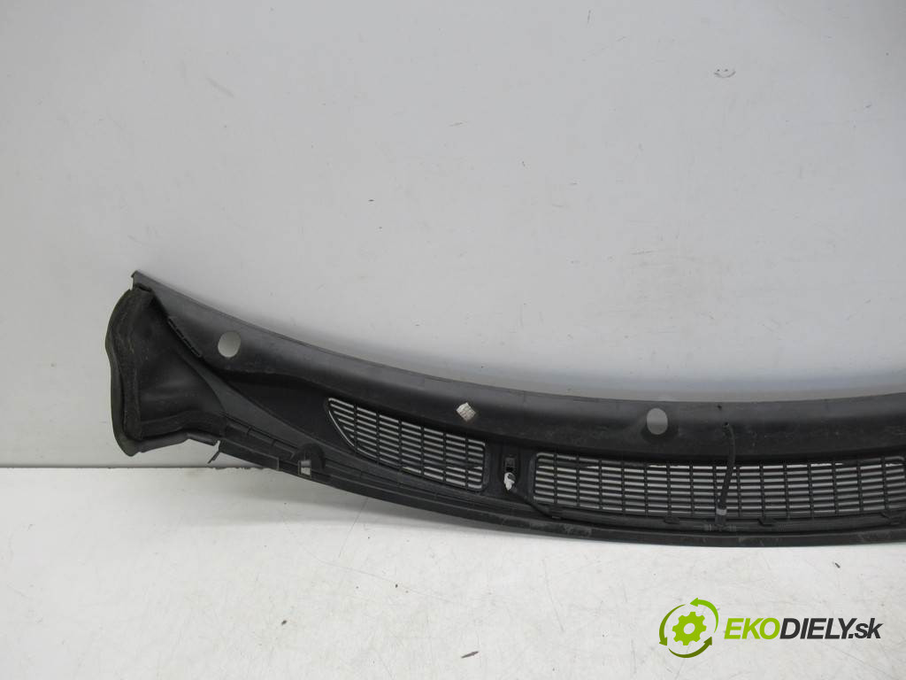 Skoda Fabia II       0  torpédo plast pod čelní okno 5J1819403A