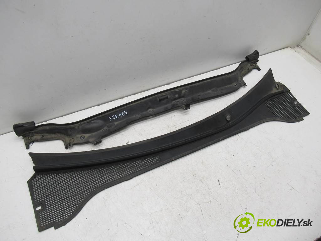 Renault Clio III LIFT       0  torpédo plast pod čelní okno