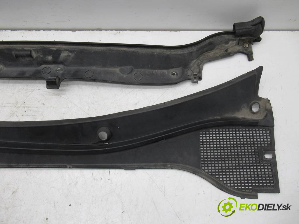 Renault Clio III LIFT       0  torpédo plast pod čelní okno