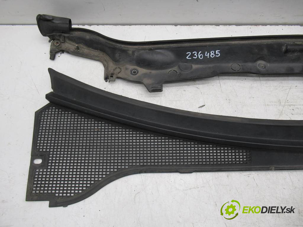Renault Clio III LIFT       0  torpédo plast pod čelní okno