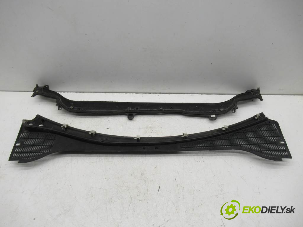 Renault Clio III LIFT       0  torpédo plast pod čelní okno