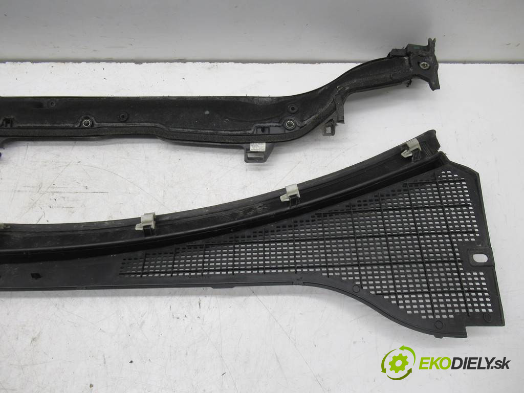 Renault Clio III LIFT       0  torpédo plast pod čelní okno