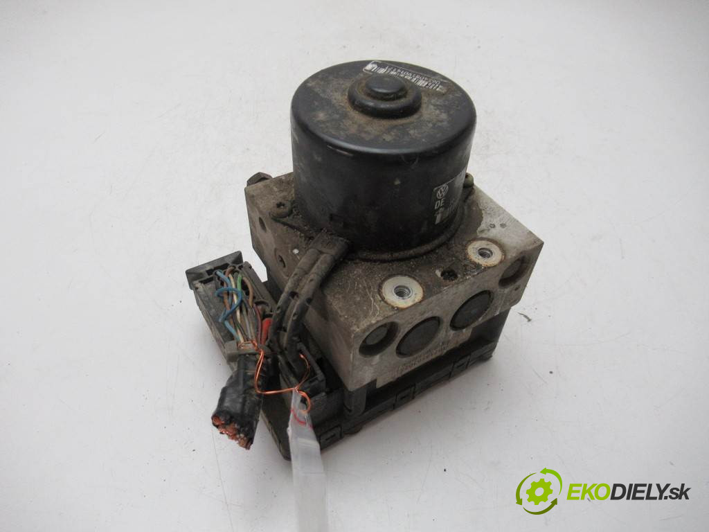 Volkswagen Golf III GTI       0  pumpa abs 3A0907379D