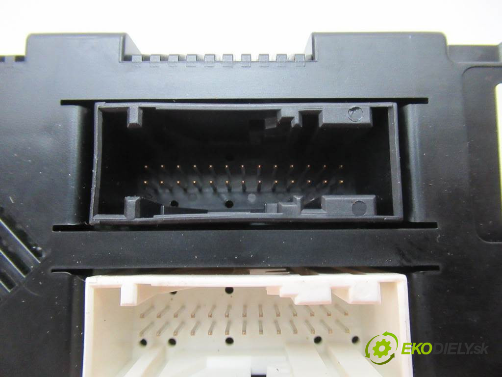 Ford Mondeo Mk4       0  panel ovládaní topení 7S7T18C612AM