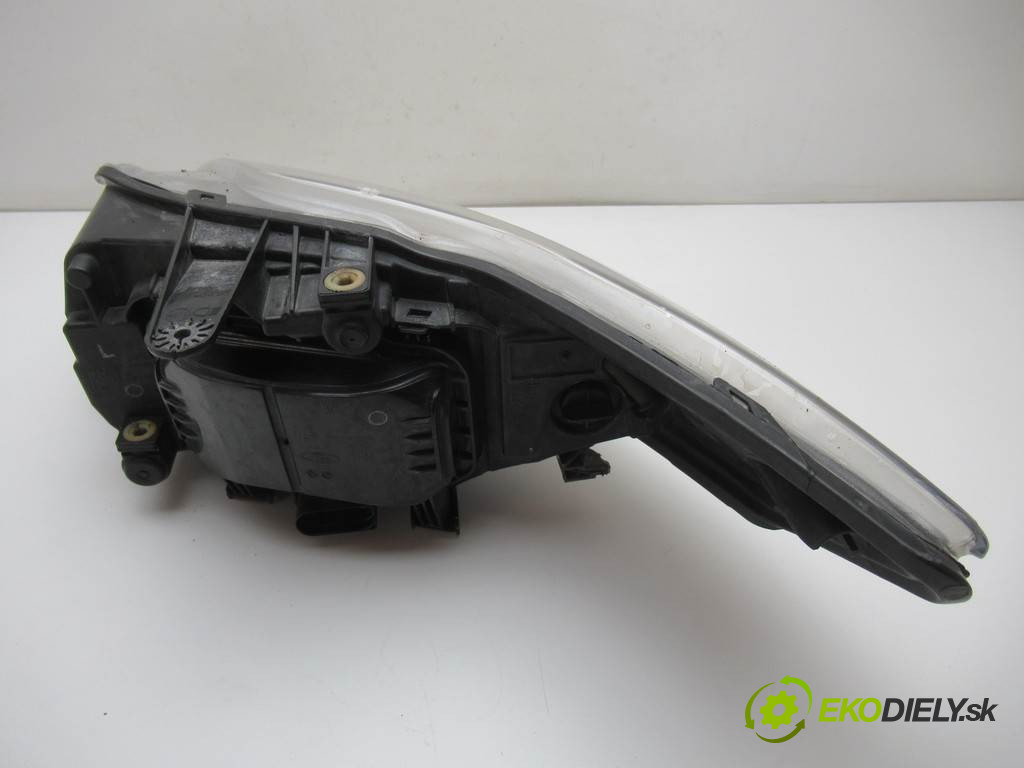 Ford Mondeo Mk4       0  svetlo pravy 7S7113W029AK