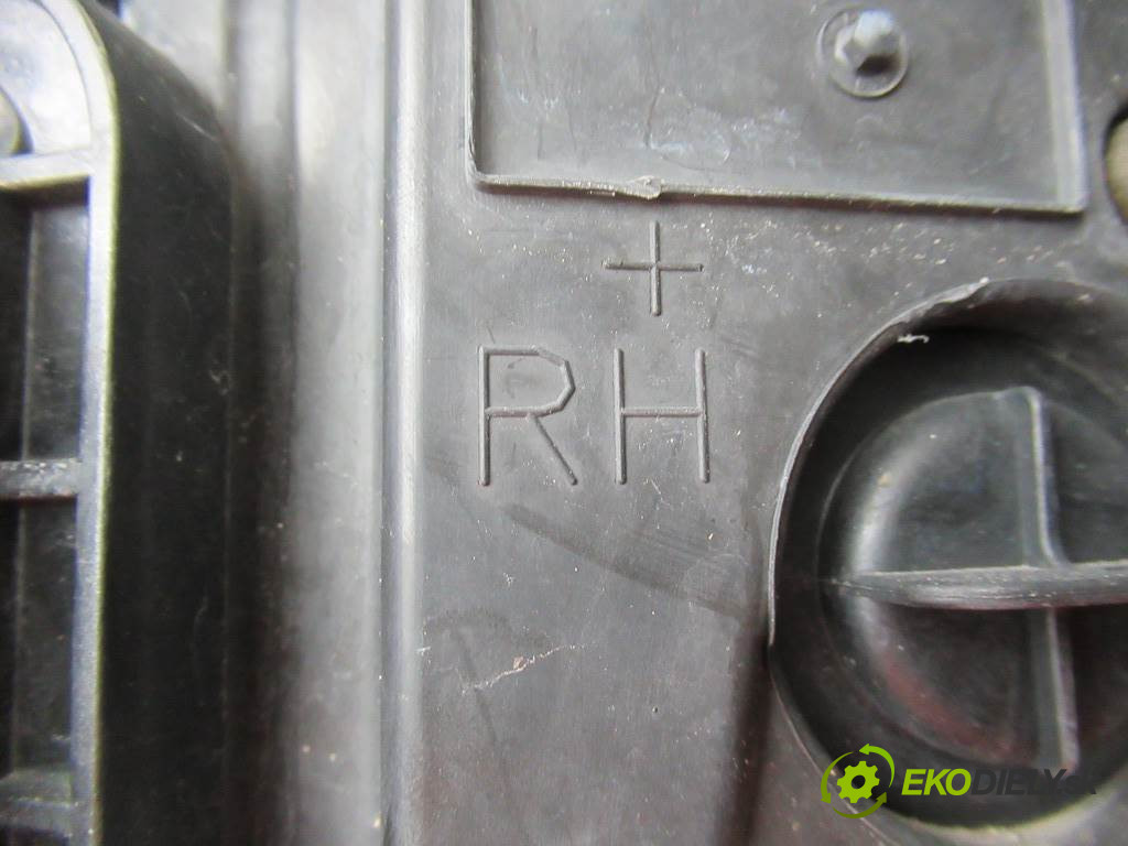 Ford Mondeo Mk4       0  svetlo pravy 7S7113W029AK