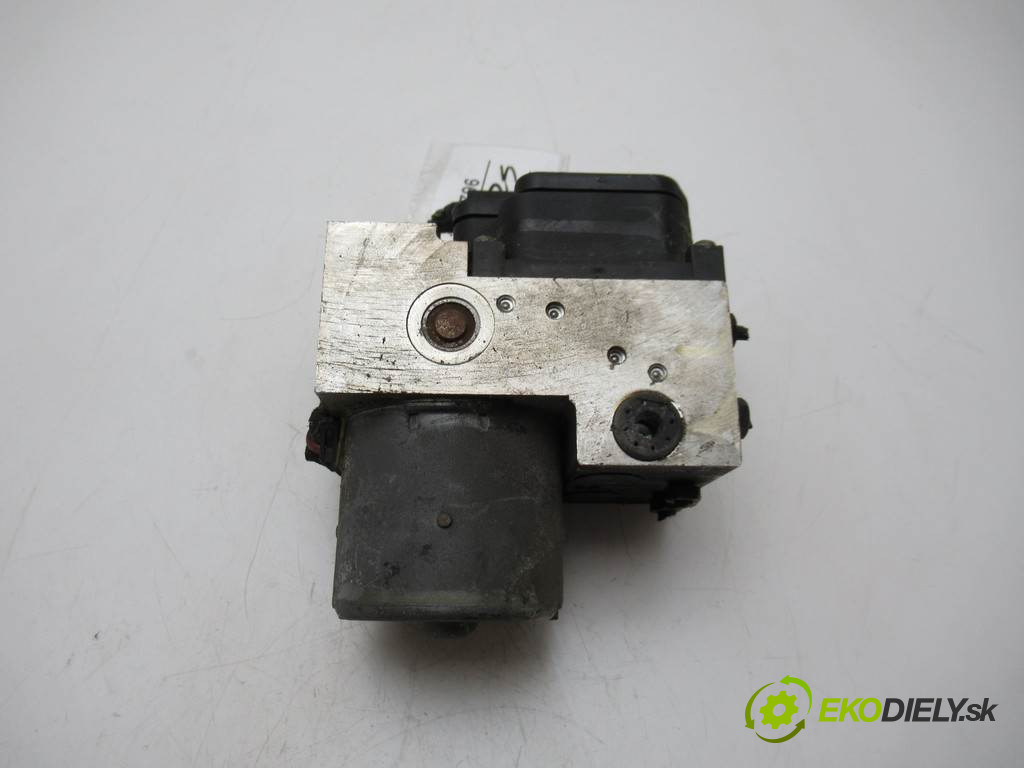 Volkswagen Passat B5       0  pumpa abs 8E0614111T