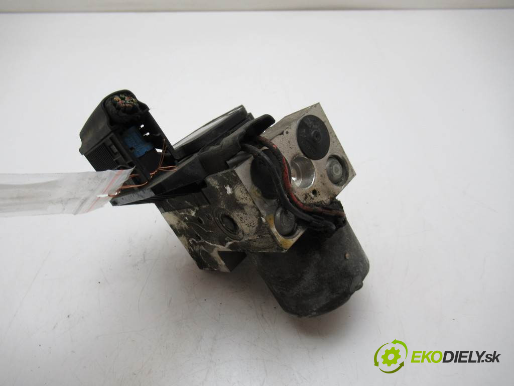 Volkswagen Passat B5       0  pumpa abs 8E0614111T