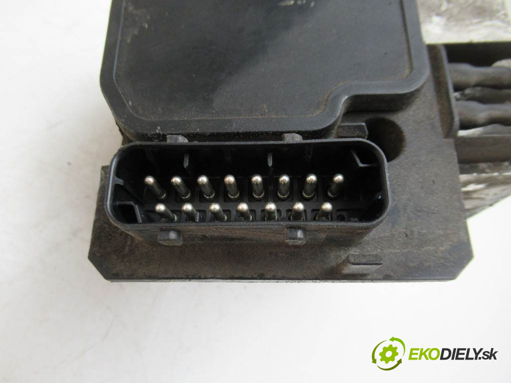 Volkswagen Passat B5       0  pumpa abs 8E0614111T
