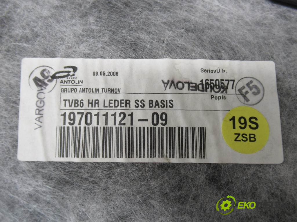 Volkswagen Passat B6       0  ča dveře zadní část pravý tapacír