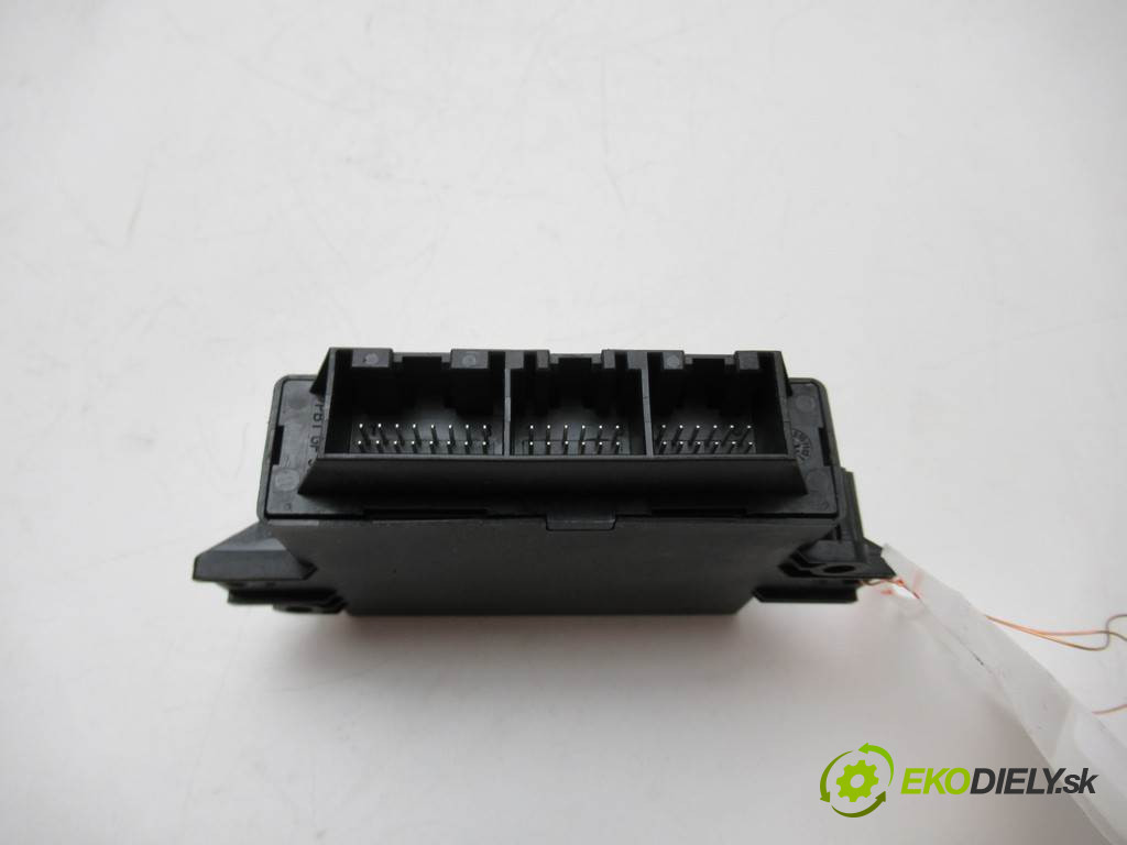 Volkswagen Passat B6       0  modul pdc - 3C0919283B