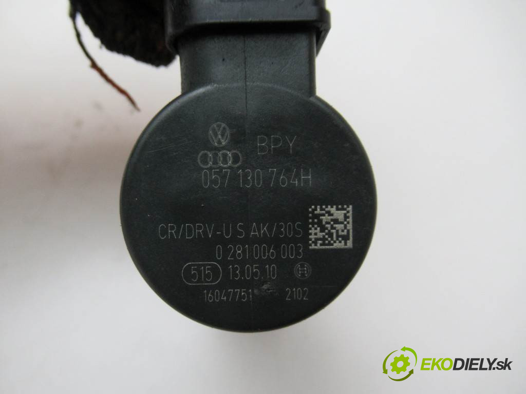 Volkswagen Passat B6       0  snímač tlaku paliva 0281006003  057130764H