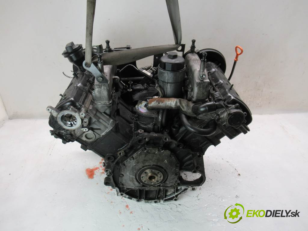 Audi A6 C5       0  motor AKE
