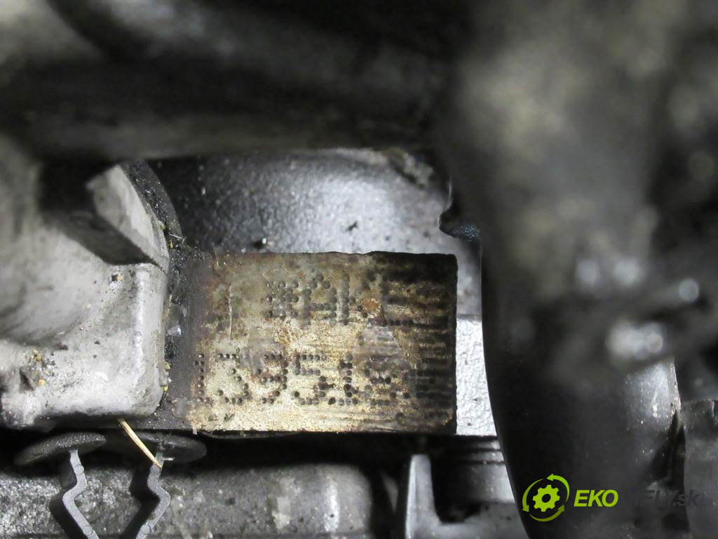 Audi A6 C5       0  motor AKE