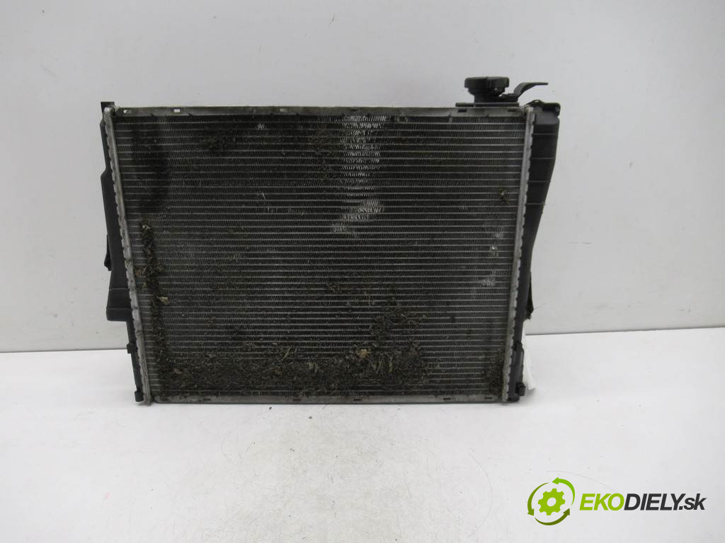 BMW 3 E46       0  chladič vody