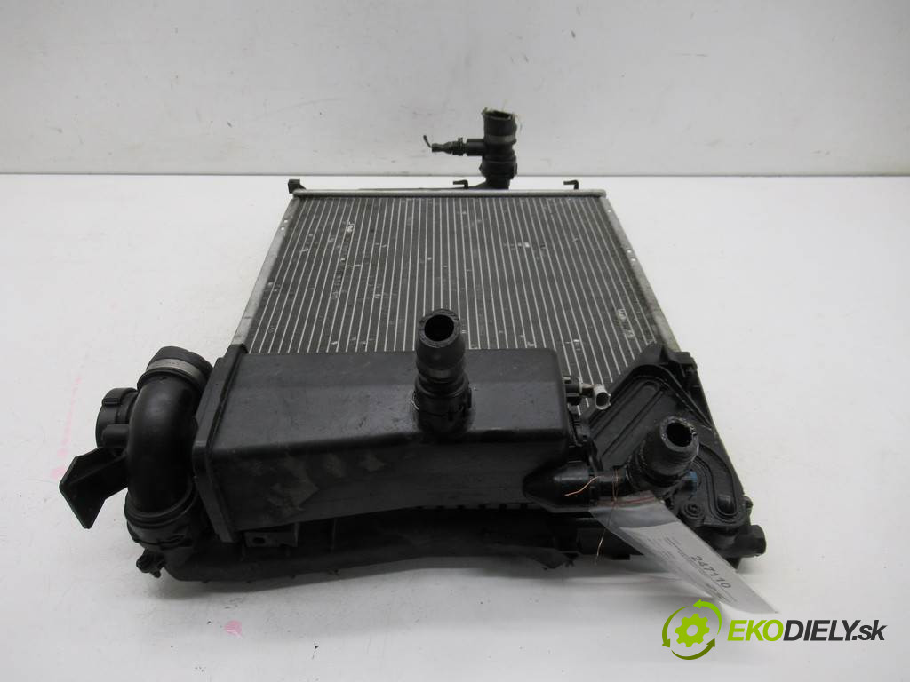 BMW 3 E46       0  chladič vody