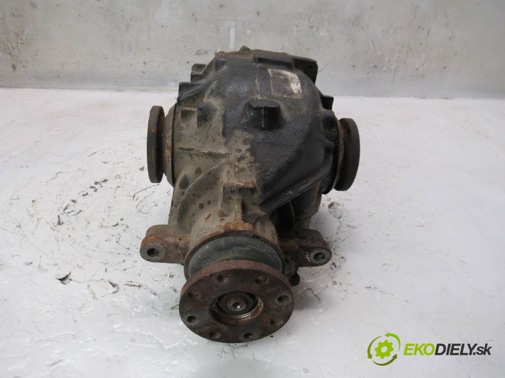 BMW 3 E46       0  most zadní část diferenciál