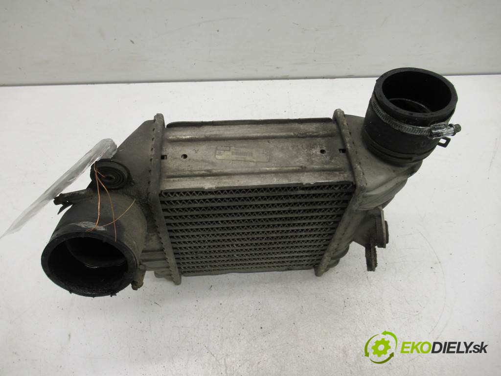 Volkswagen Golf IV       0  intercooler 1J0145805D