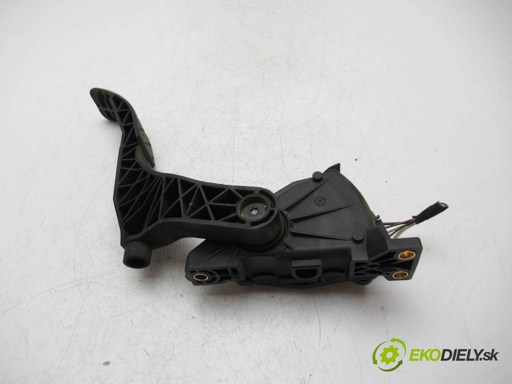 Volkswagen Golf IV       0  potenciometer plynového pedálu 1J1721503H