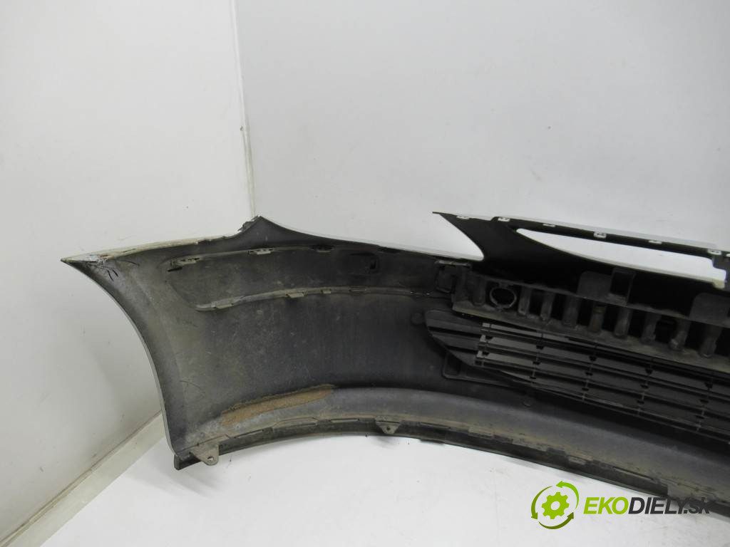 Peugeot 307 SW       0  nárazník predný