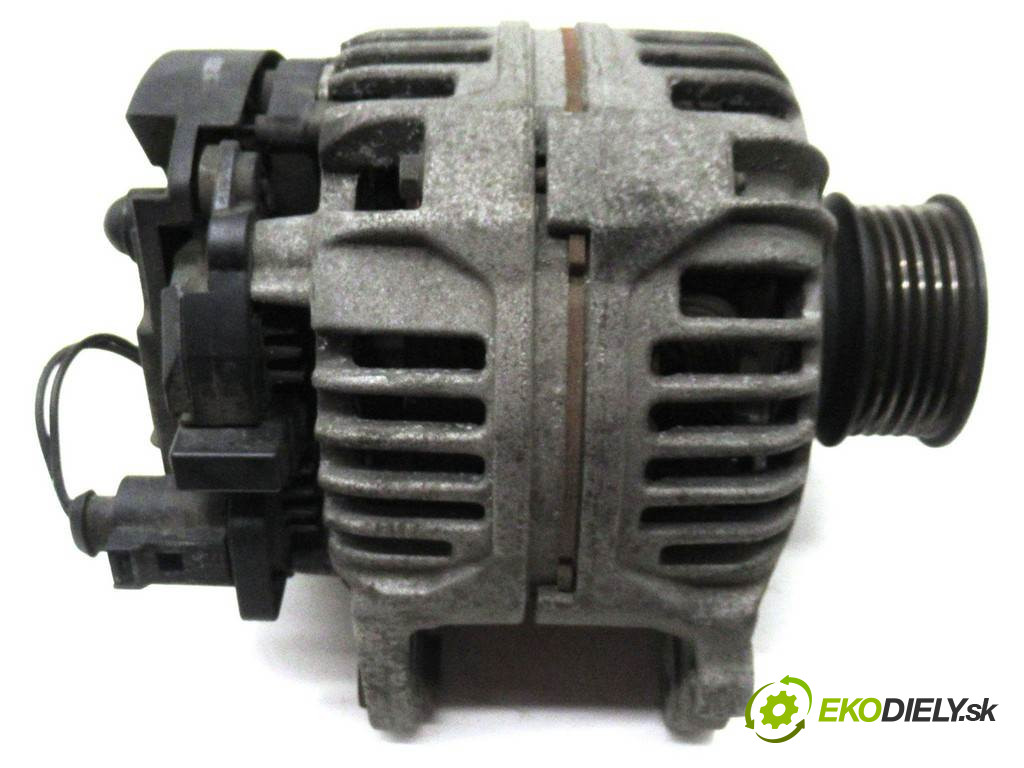 Volkswagen Golf IV       0  alternátor 028903028D
