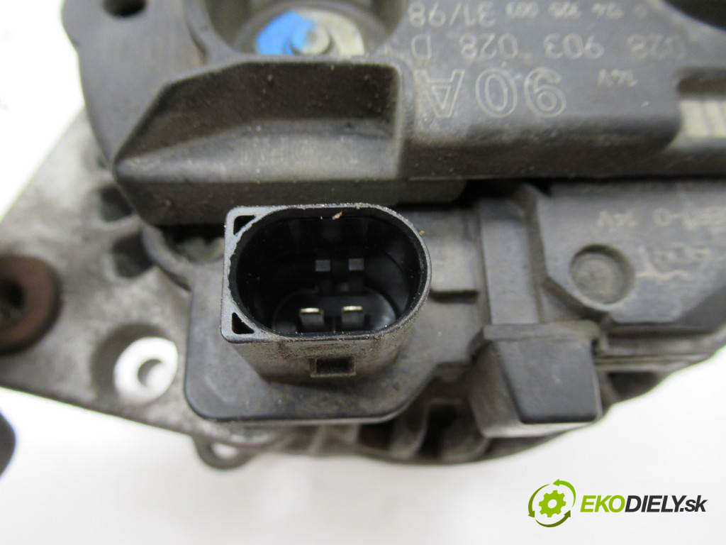 Volkswagen Golf IV       0  alternátor 028903028D