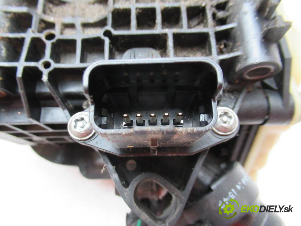 Peugeot 308 II SW       0  obal termostatu 9804160380