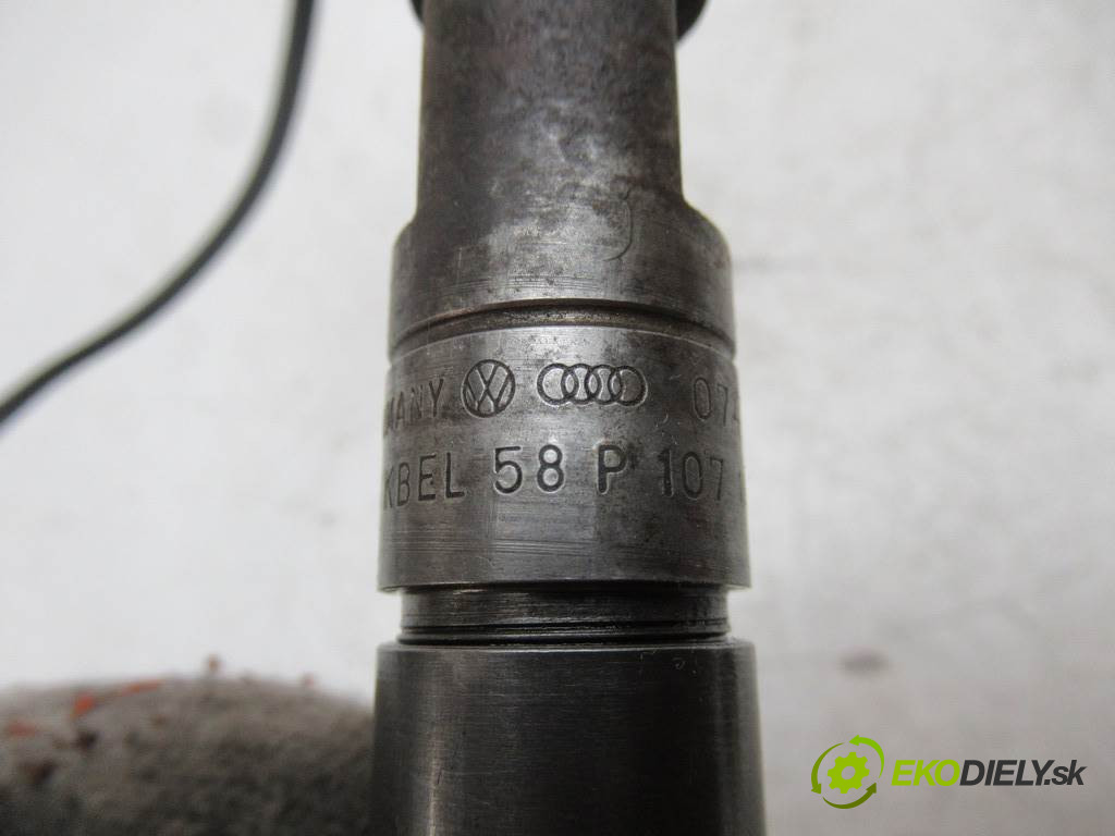 Volkswagen Transporter IV T4       0  vstřikovací ventily 074130202A      074130201C