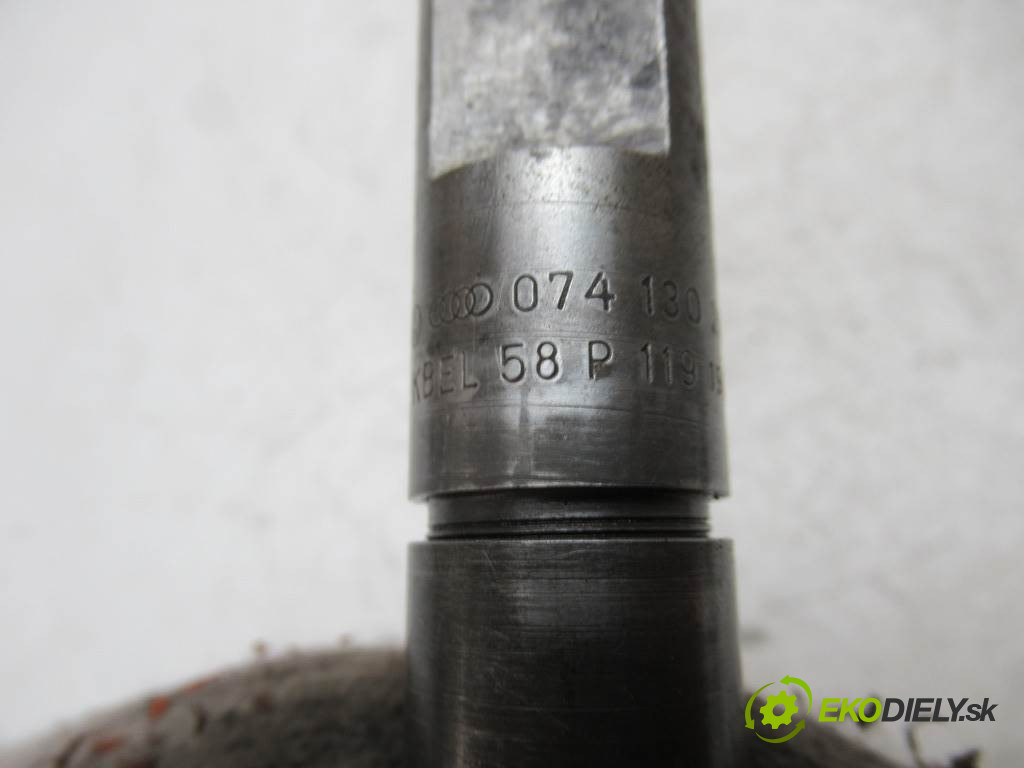 Volkswagen Transporter IV T4       0  vstřikovací ventily 074130202A      074130201C