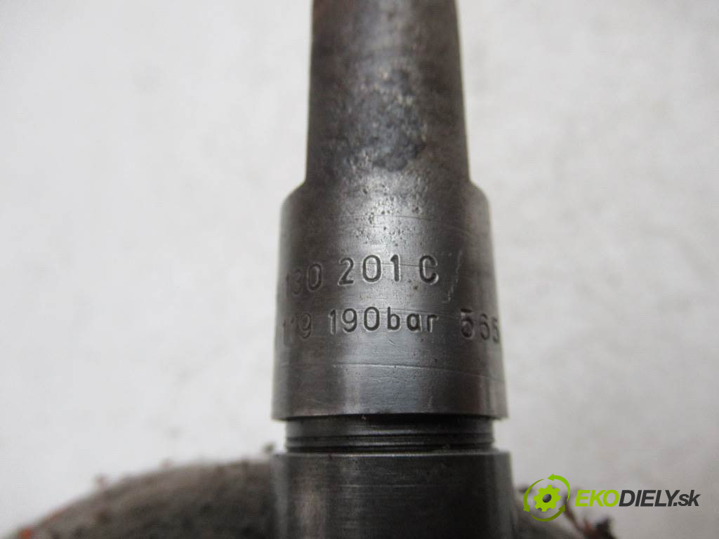 Volkswagen Transporter IV T4       0  vstřikovací ventily 074130202A      074130201C